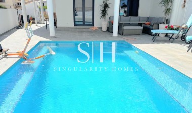 Resale - Villa - Orihuela Costa - Punta Prima