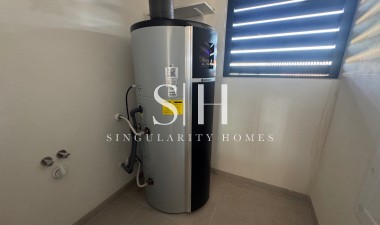 Resale - Apartment / flat - Torrevieja - La Hoya