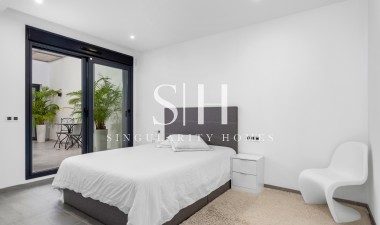 Resale - Villa - San Miguel de Salinas - Mirador De San Miguel