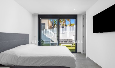 Resale - Villa - San Miguel de Salinas - Mirador De San Miguel