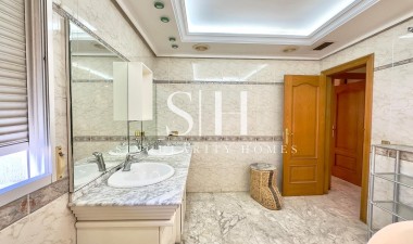 Resale - Apartment / flat - Torrevieja - Centro