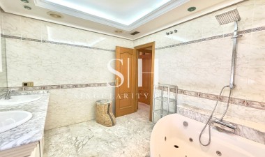 Resale - Apartment / flat - Torrevieja - Centro