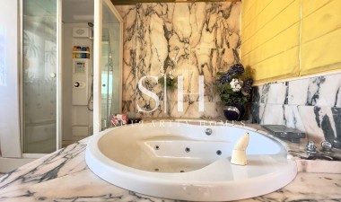 Resale - Apartment / flat - Torrevieja - Centro