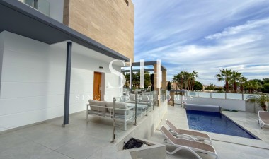 Resale - Villa - Orihuela Costa - Villamartín