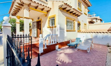 Odsprzedaż - Villa - Orihuela Costa - Playa Flamenca