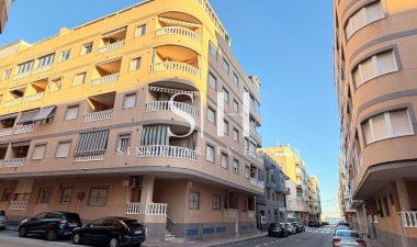 Resale - Apartment / flat - Torrevieja - Acequion