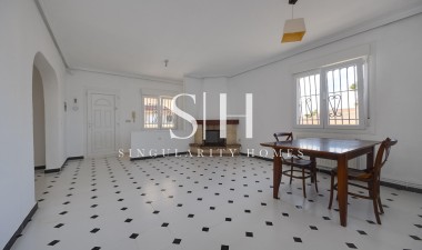 Resale - Villa - Torrevieja - La Siesta - El Salado - Torreta