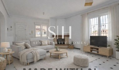 Resale - Villa - Torrevieja - La Siesta - El Salado - Torreta