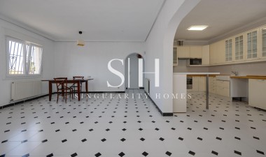 Resale - Villa - Torrevieja - La Siesta - El Salado - Torreta