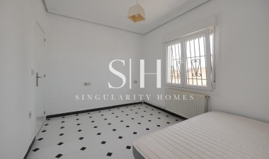 Resale - Villa - Torrevieja - La Siesta - El Salado - Torreta