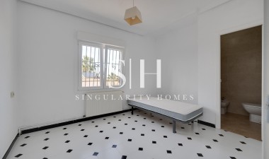 Resale - Villa - Torrevieja - La Siesta - El Salado - Torreta