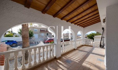 Resale - Villa - Torrevieja - La Siesta - El Salado - Torreta