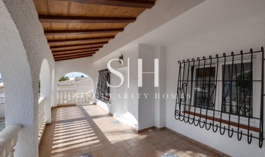 Resale - Villa - Torrevieja - La Siesta - El Salado - Torreta
