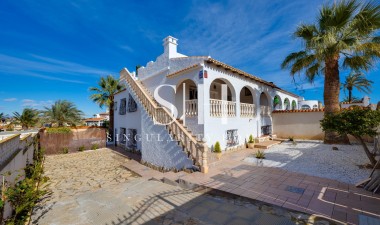 Resale - Villa - Torrevieja - La Siesta - El Salado - Torreta