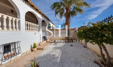 Resale - Villa - Torrevieja - La Siesta - El Salado - Torreta
