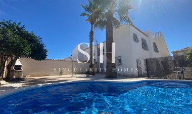Resale - Villa - Torrevieja - La Siesta - El Salado - Torreta