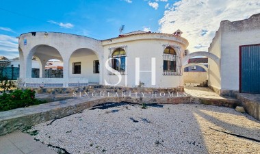 Resale - Villa - Torrevieja - El Chaparral