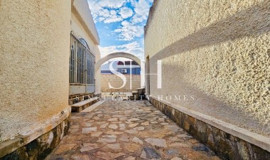 Resale - Villa - Torrevieja - El Chaparral