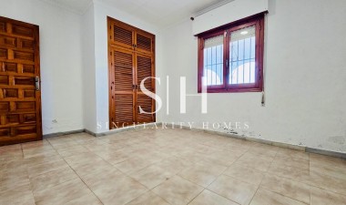 Resale - Villa - Torrevieja - El Chaparral