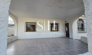 Resale - Villa - Torrevieja - Inland