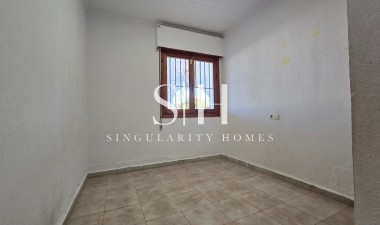 Resale - Villa - Torrevieja - Inland