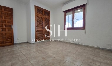 Resale - Villa - Torrevieja - Inland