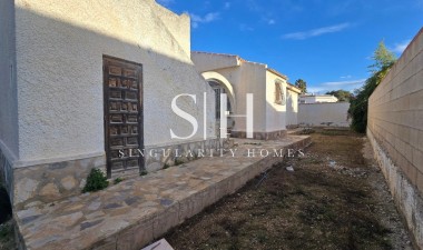 Resale - Villa - Torrevieja - Inland