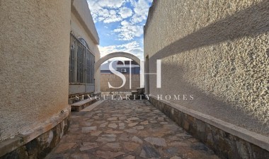 Resale - Villa - Torrevieja - Inland