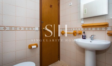 Resale - Apartment / flat - Torrevieja - Playa del Cura