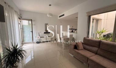 Resale - House - Torrevieja - Punta prima