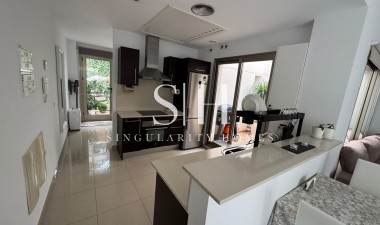 Resale - House - Torrevieja - Punta prima