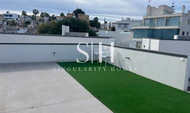 Resale - Villa - San Miguel de Salinas - Urbanizacion Blue Lagoon