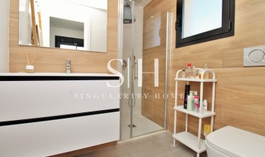 Odsprzedaż - Mieszkanie w bloku - Orihuela Costa - Villamartin