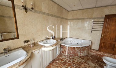 Resale - Villa - Torrevieja - El Chaparral