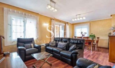 Resale - Villa - Torrevieja - aguas nuevas