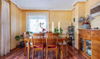 Resale - Villa - Torrevieja - aguas nuevas