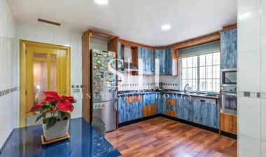 Resale - Villa - Torrevieja - aguas nuevas