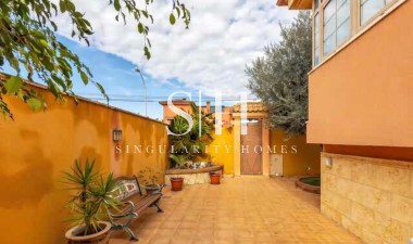 Resale - Villa - Torrevieja - aguas nuevas