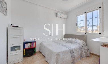 Resale - House - Torrevieja - aguas nuevas