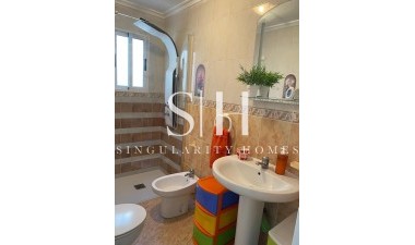 Resale - Apartment / flat - Torrevieja - Estacion De Autobuses