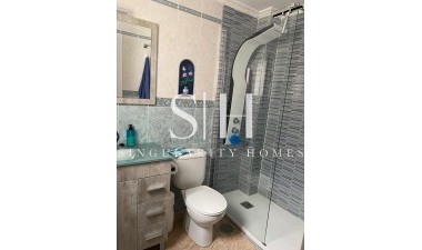 Resale - Apartment / flat - Torrevieja - Estacion De Autobuses