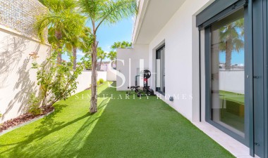 Resale - Villa - San Miguel de Salinas - Mirador De San Miguel