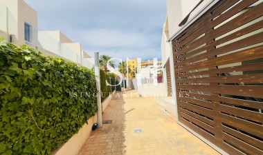 Resale - House - Orihuela Costa - Punta Prima