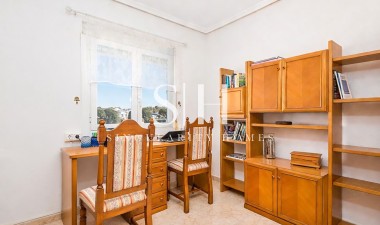 Resale - Villa - Torrevieja - Costa Blanca