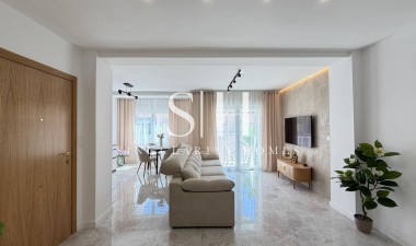 Odsprzedaż - Mieszkanie w bloku - Torrevieja - Estacion De Autobuses