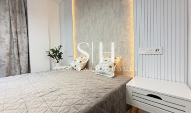 Odsprzedaż - Mieszkanie w bloku - Torrevieja - Estacion De Autobuses