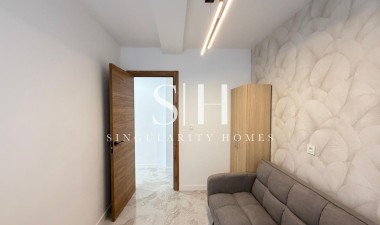 Odsprzedaż - Mieszkanie w bloku - Torrevieja - Estacion De Autobuses