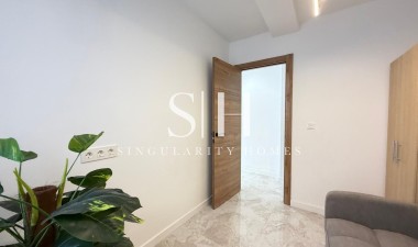 Odsprzedaż - Mieszkanie w bloku - Torrevieja - Estacion De Autobuses