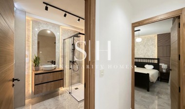 Odsprzedaż - Mieszkanie w bloku - Torrevieja - Estacion De Autobuses