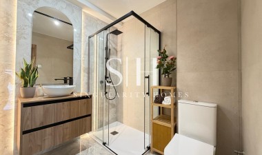 Odsprzedaż - Mieszkanie w bloku - Torrevieja - Estacion De Autobuses